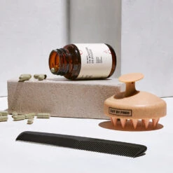 Stimulating Scalp Brush Brosse Stimulante Cuir Chevelu -Cosmétiques Soldes 02 22 CutbyFred Stim Brush 2 Encart Inspi2 TINY