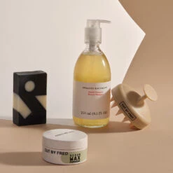 Stimulating Scalp Brush Brosse Stimulante Cuir Chevelu -Cosmétiques Soldes 02 22 CutbyFred Stim Brush Encart Inspi2 TINY