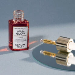 Sunday Riley C.E.O. Glow Vitamin C & Turmeric Face Oil Huile Visage Éclat -Cosmétiques Soldes 04 22 Encart Inspi CEO Oil Sunday Riley 200bac1d a6f6 4630 82f7 4f027ba4e286
