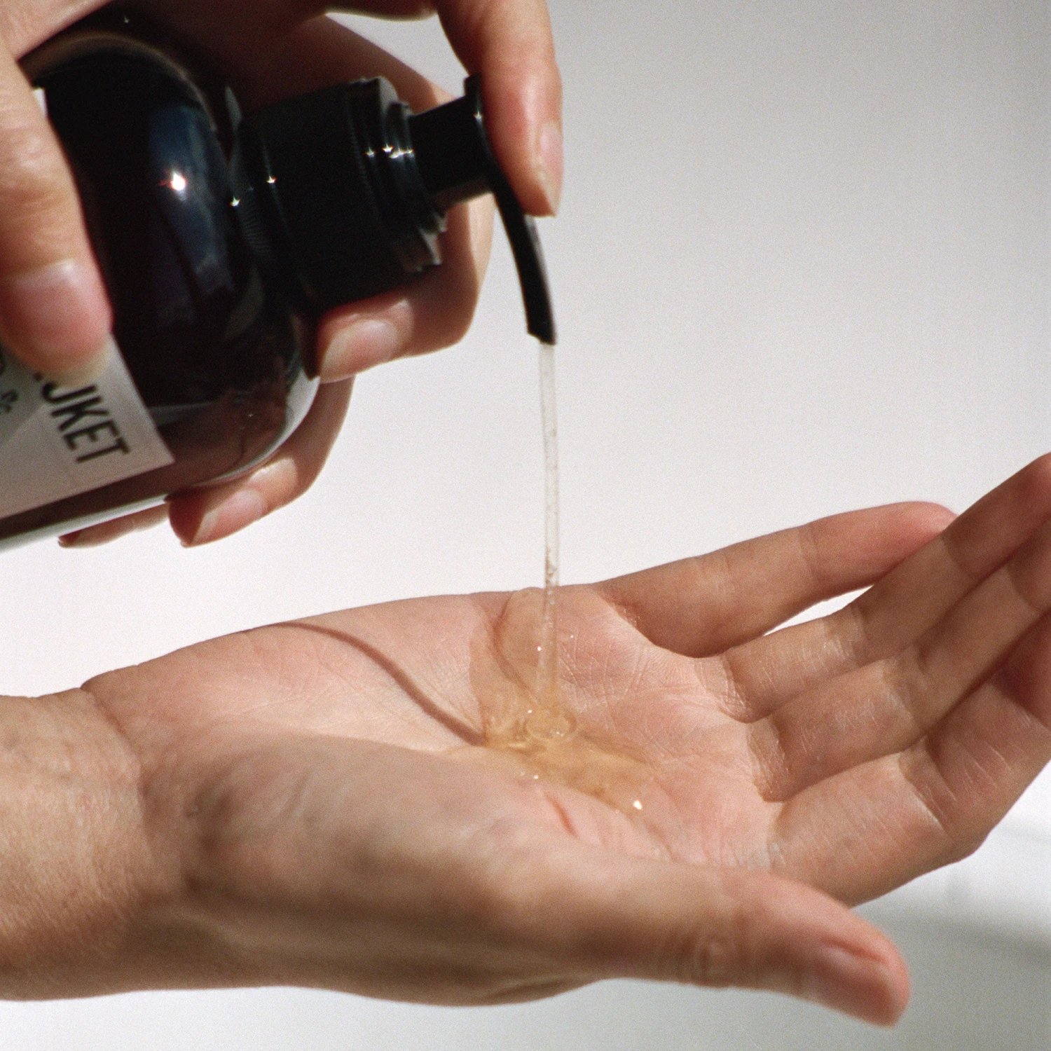 L:A Bruket Hand & Body Wash Nettoyant Citronnelle 069 2 L:A Bruket Hand & Body Wash Nettoyant Citronnelle 069 – Image 2