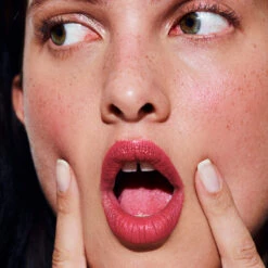 Le Velours Crème à Lèvres 12 Le Velours Crème à Lèvres -Cosmétiques Soldes 3Velours Carre