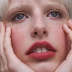 Bisou Balm Baume à Lèvres Teinté -Cosmétiques Soldes 3vfr bisou balm sucette carre