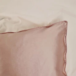 Taie D'Oreiller En Soie Format Carré -Cosmétiques Soldes Venus Gaia 1 c8822ef9 dae8 4a51 ac68 8cf6202c1727