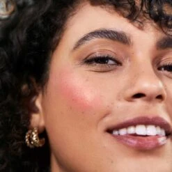 RMS Beauty ReDimension Hydra Powder Blush -Cosmétiques Soldes visuel modele blush rms Mai Tai